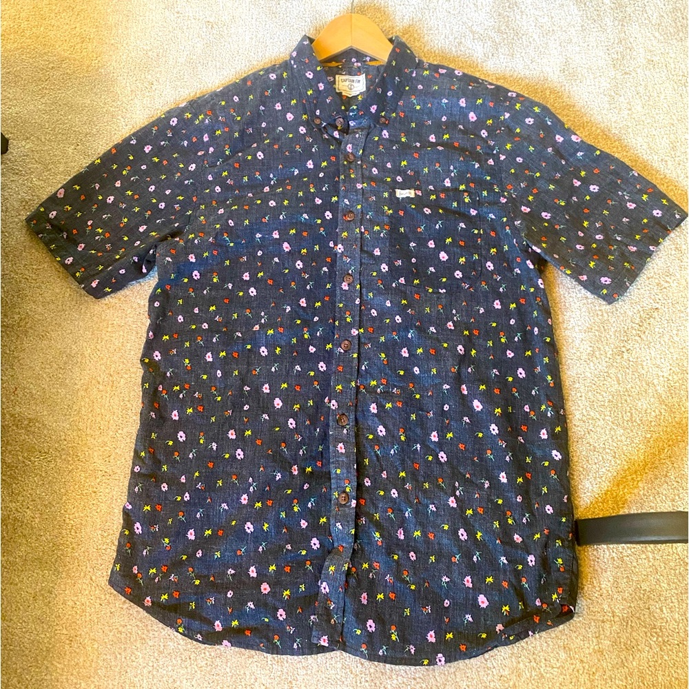 2/$30 Captain Fin Men’s Short Sleeve Button Down Shirt